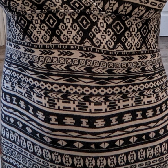 Halter Tie Up Geo Print Maxi Fits Like S/M - Picture 4 of 5